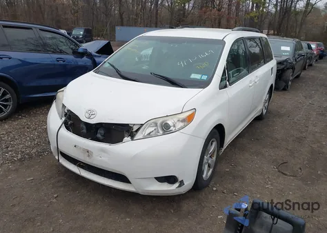 2014 Toyota Sienna Le V6 8 Passenger из США, поврежденный, VIN 5TDKK3DC9ES511199